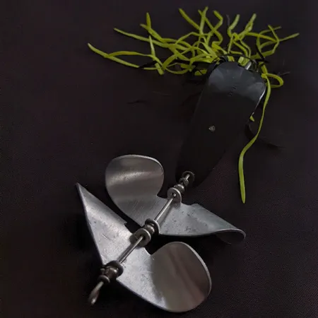 Strike King Timber King, 14g svart/gul, vasskyddad spoon buzz #23269