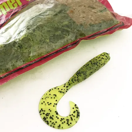 Chompers Single Tail Grub Jigg, Chartreuse Pepper, 7cm, 15st, #6681